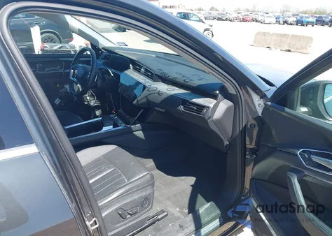 2021 Audi E-Tron Premium Plus Quattro z USA, uszkodzony, nr VIN WA1LABGE3MB011540